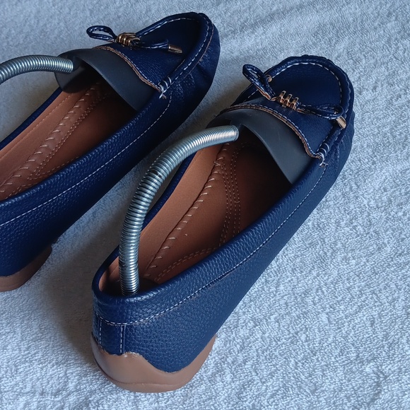 NWT Forever Comfort Navy Blue Loafers - Picture 9 of 16